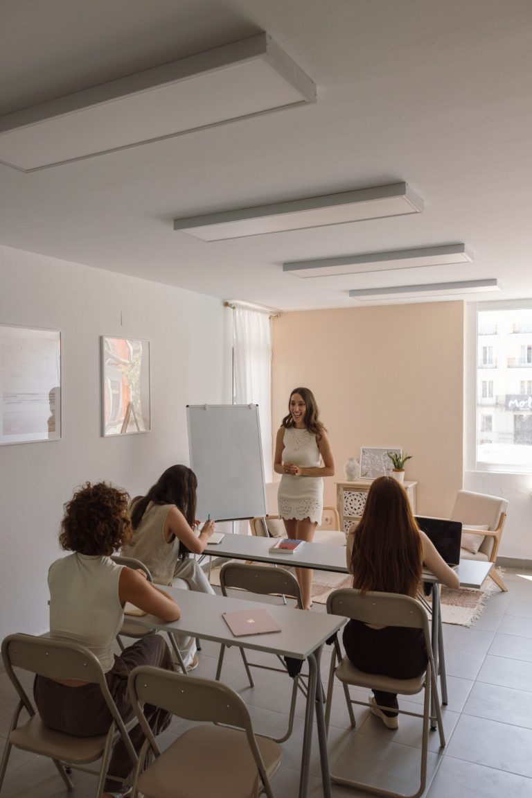 aluna 24 scaled 1 768x1151